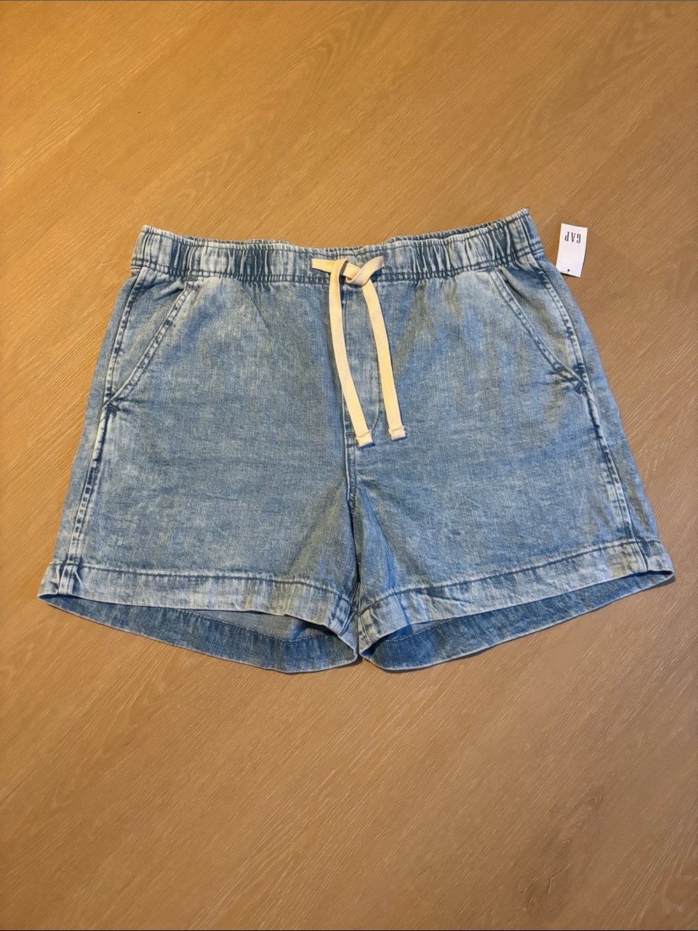 NWT GAP Women's Denim Shorts with Elasticized Waist & Drawstring size Medium